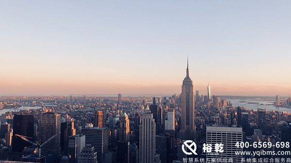 楼宇自控 BMS 与 IBMS 到底有什么区别?裕乾一体化集成优势解析(图1) Empire State Building_ New York during day.jpg