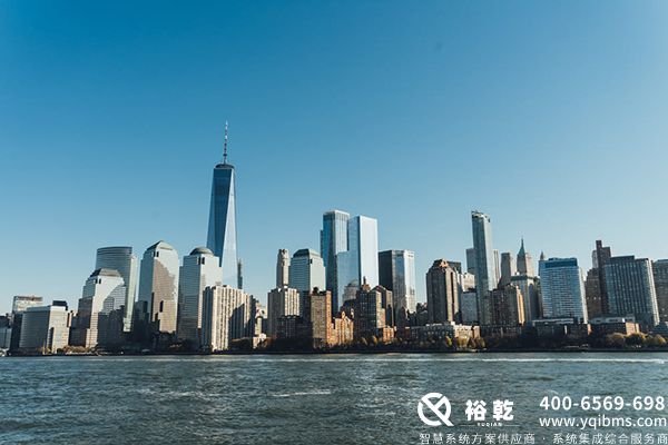 裕乾(YUQIAN)楼宇自控系统典型应用案例(图1) city building near body of water under blue.jpg