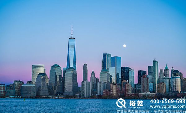 能耗监测系统厂家怎么选?一文分清硬件派与平台集成派(图1) building beside body of water during night time.jpg